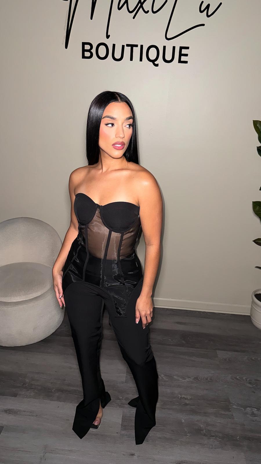 traje de corset negro